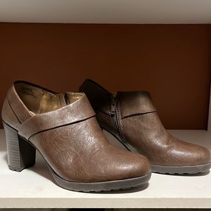 Cliffs by White Mountain, Size 7.5, Brown